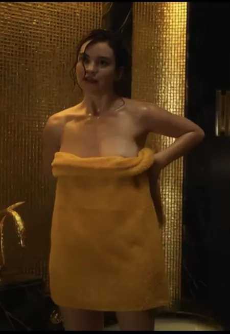 Lily James’ almost nipslip in ‘The Pursuit of Love’