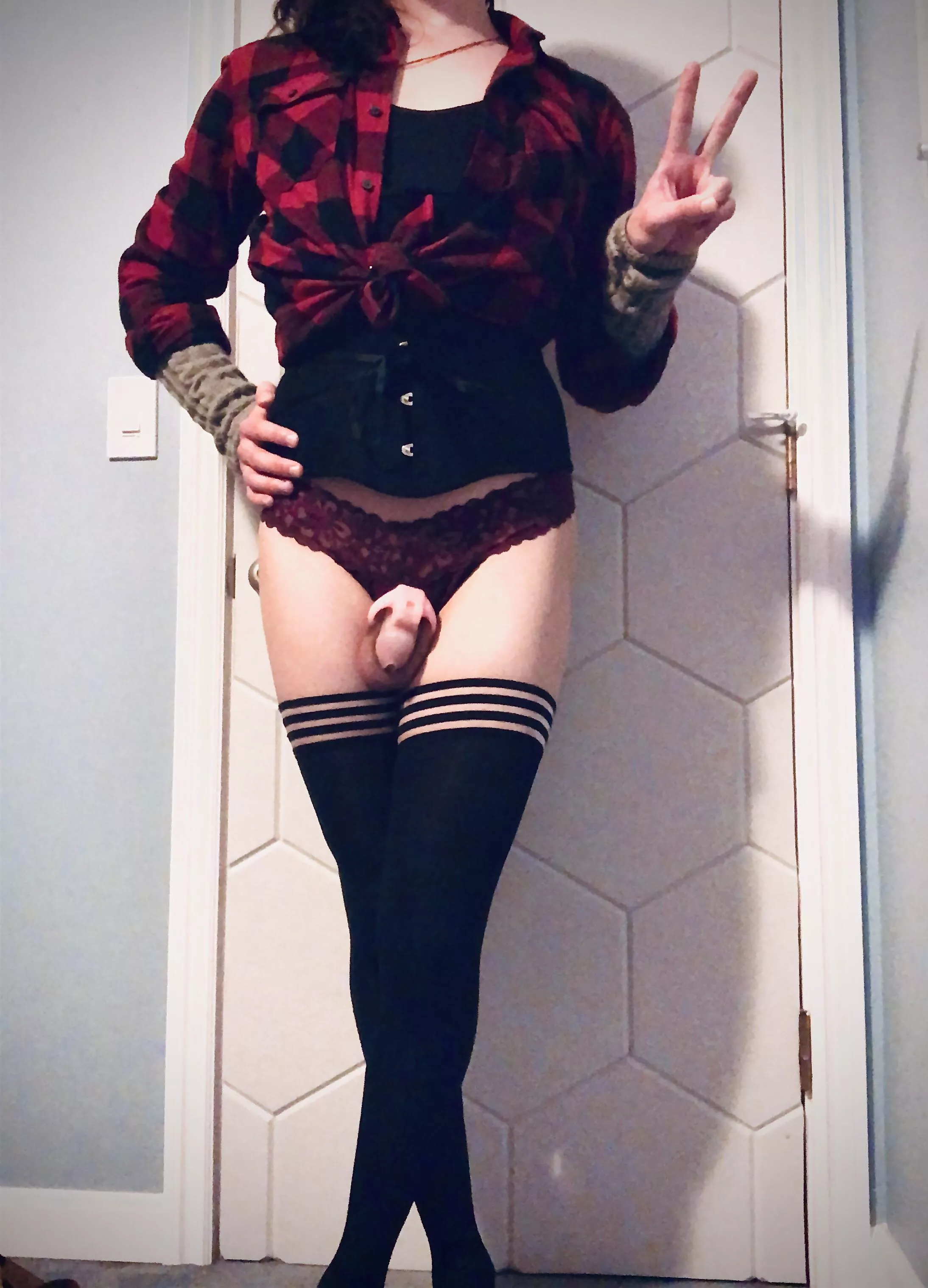 Locktober’s 🔐 been rough for this horny girl 😠 but I’m keeping my vibes high ✌🏼✨🌸💗