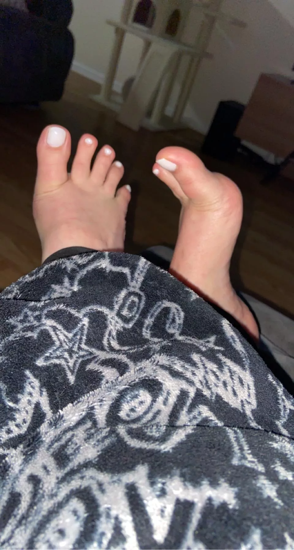 Lonely little toes