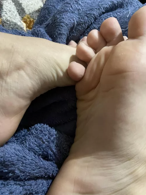 look closely, sniff n lick it well 😈 don’t make ur miss mad. 😋 dms/pms r welcome