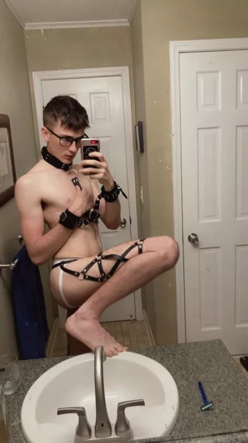 Look cute in my straps 🥰