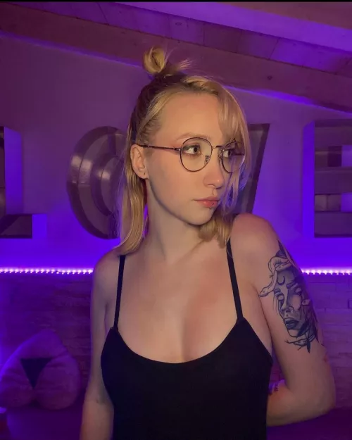 Looking for some big cocks for this redhead 🤤 KIK: Frank_req1 for more