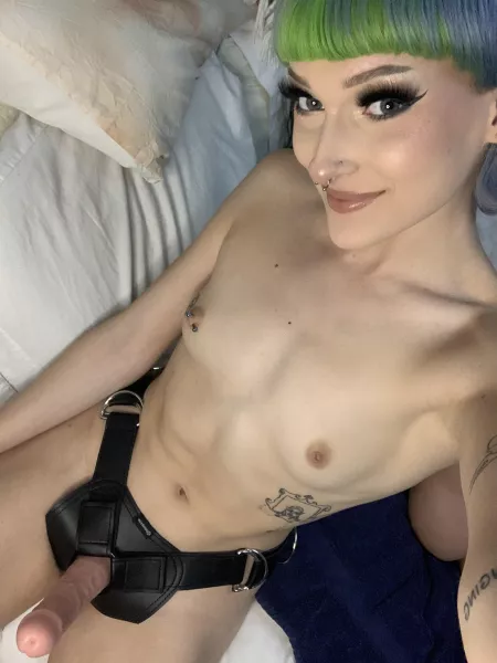 looking for volunteers to take this cock 👀😏🙏🏼💦