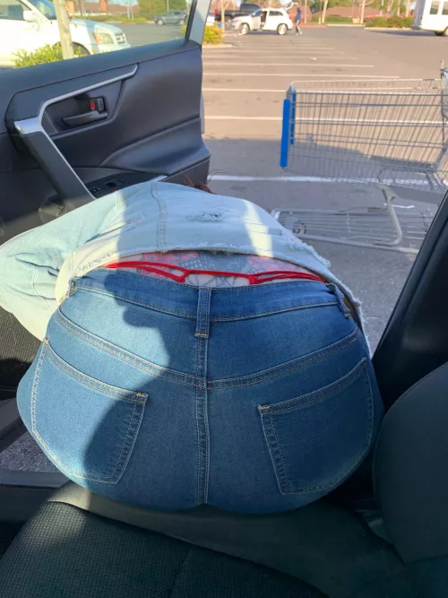 Looks like everyone will get a good look at my g string today 🙈