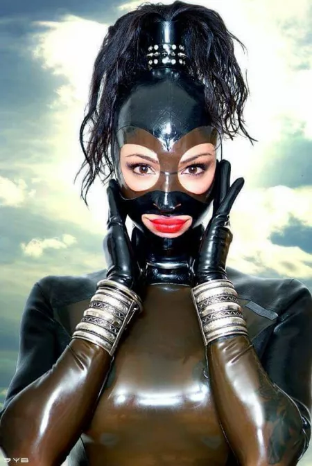 .... loook into this eyes......