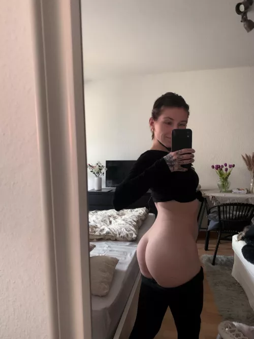 Love showing off my booty because I’m working hard for it :3