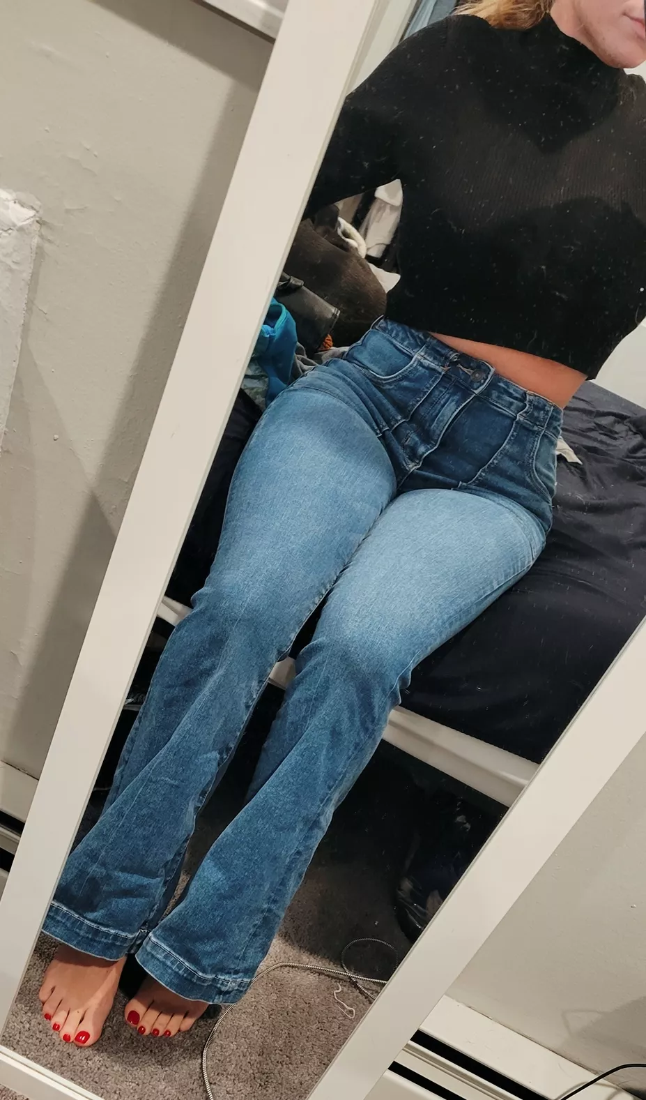 Love that boot cut jeans are back 🙌