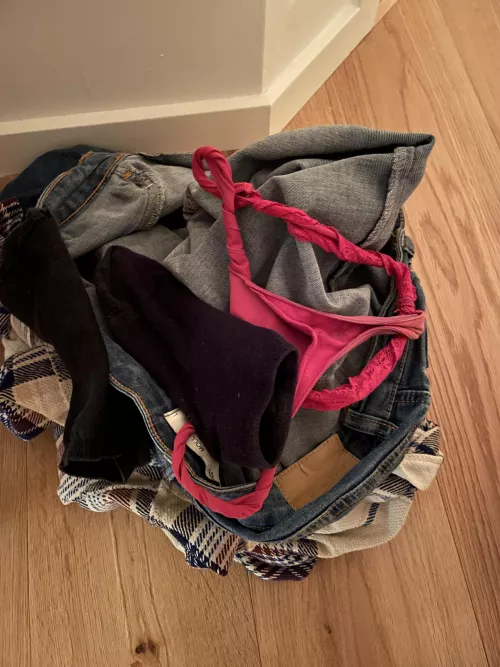 Love to let GF’s clothes and used panties lie on the floor when a workman is in the house all day!