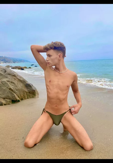 Loving beach day😜🔥👅