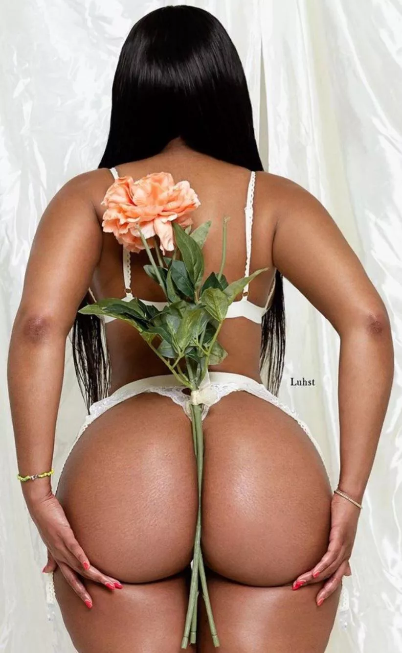Luhsty 🍑👀🌷