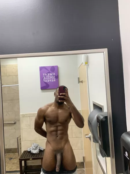 M 25 - Bull - Dallas, TX. Here to please your sexy Hotwife