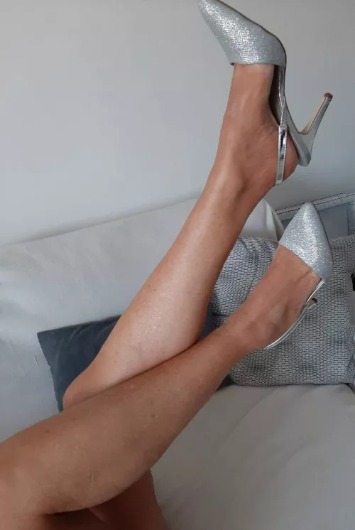 Mature Lady in silver heels 💎