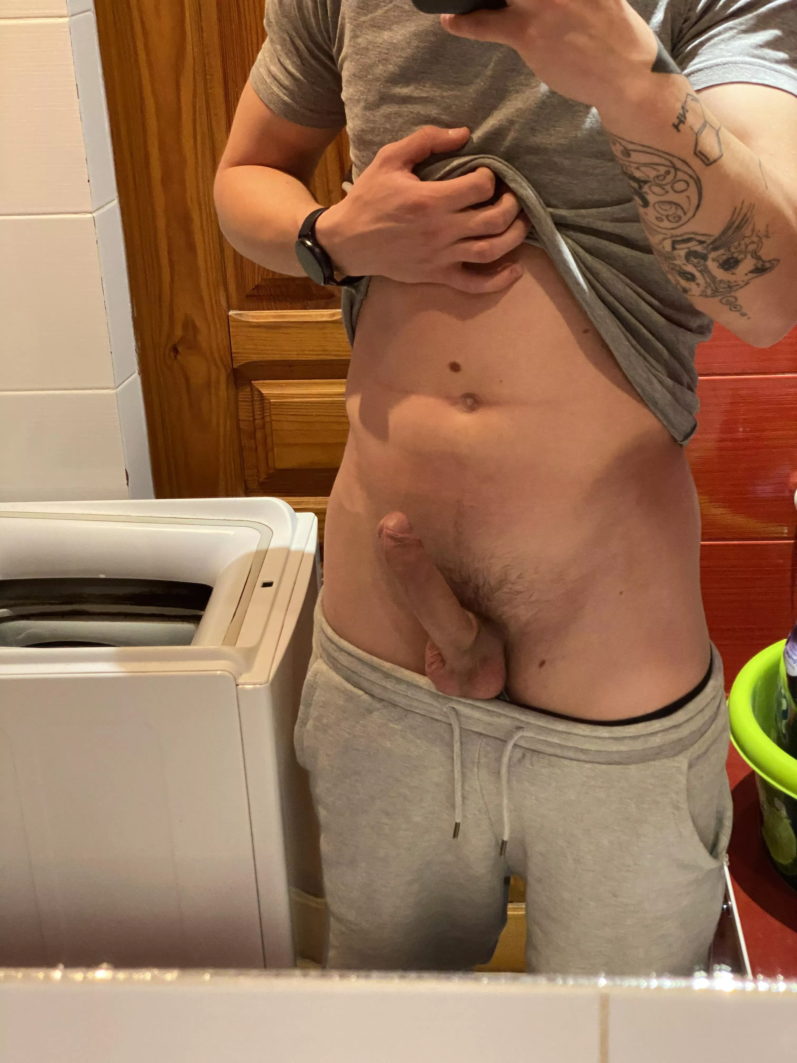 Maybe some girl wanna came for sexting? Im kinda bored and horny 😈. 👻: incertule2021