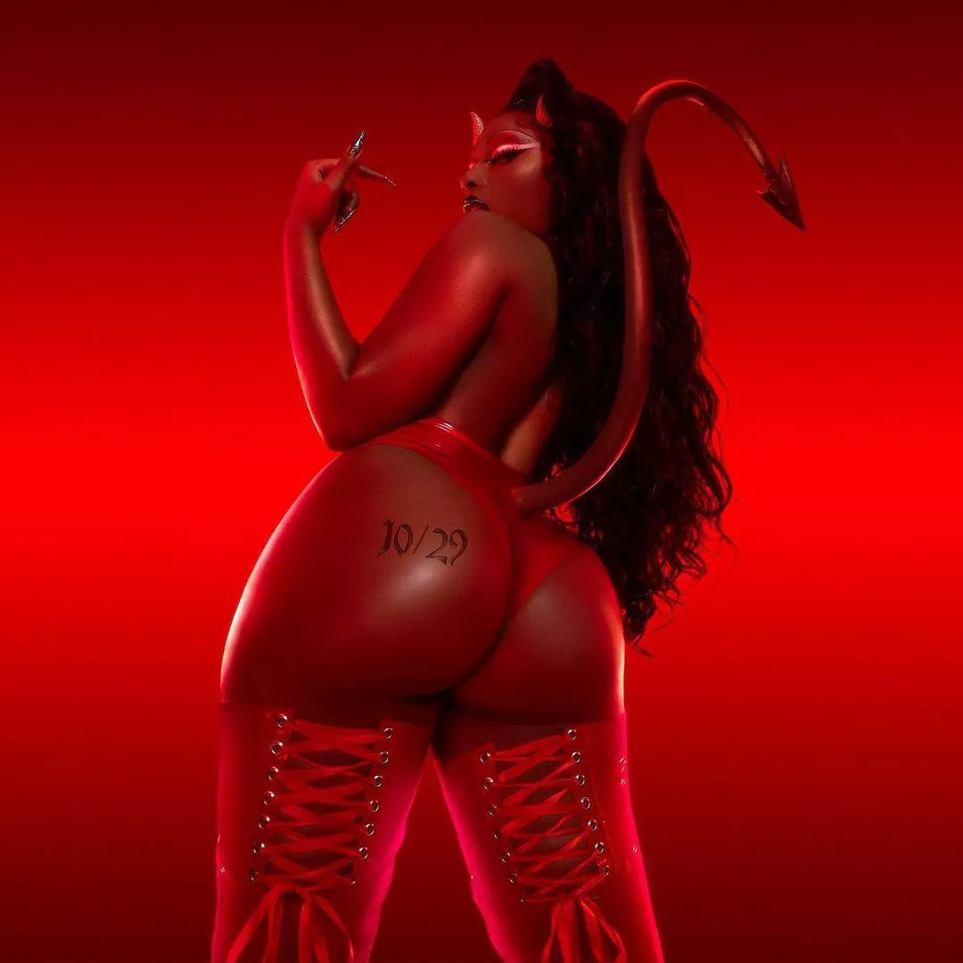 Megan’s ass never fails me 🖤