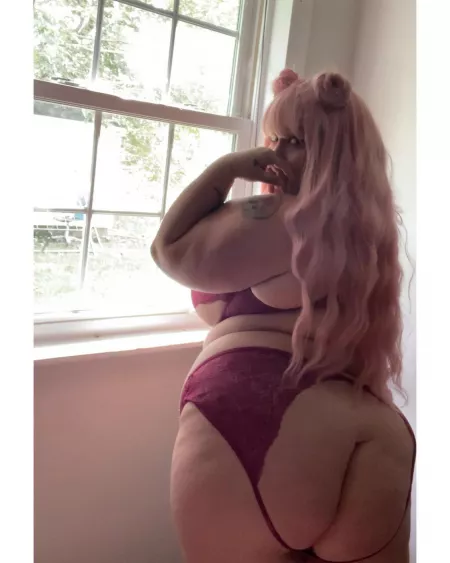 Message me and let’s play daddy . I’ll be a good slut for u and do as u say 💋