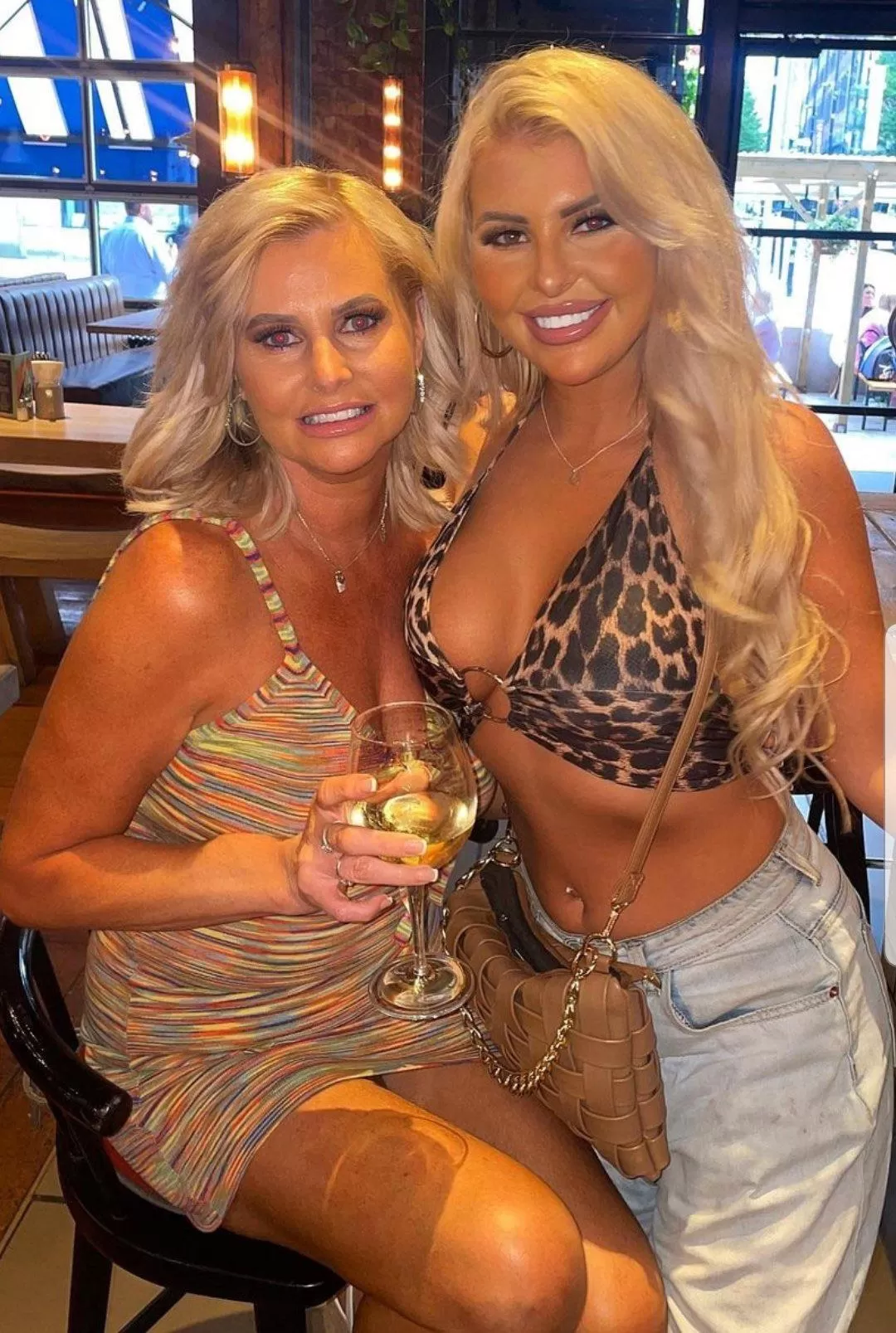 Milf and daughter 🥵