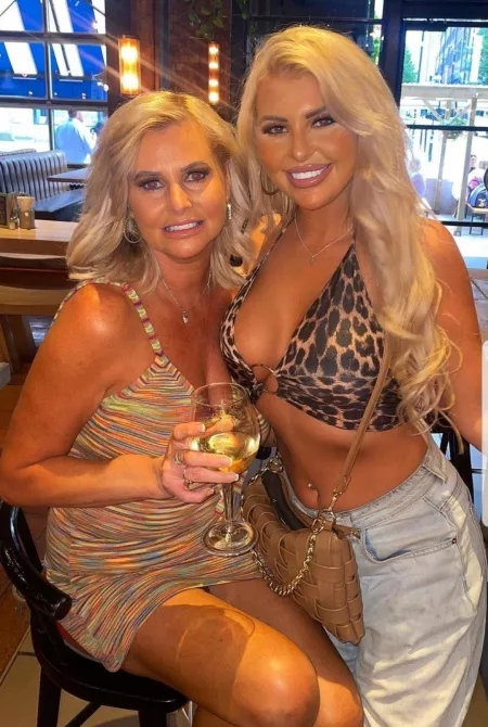 Milf and daughter 🥵