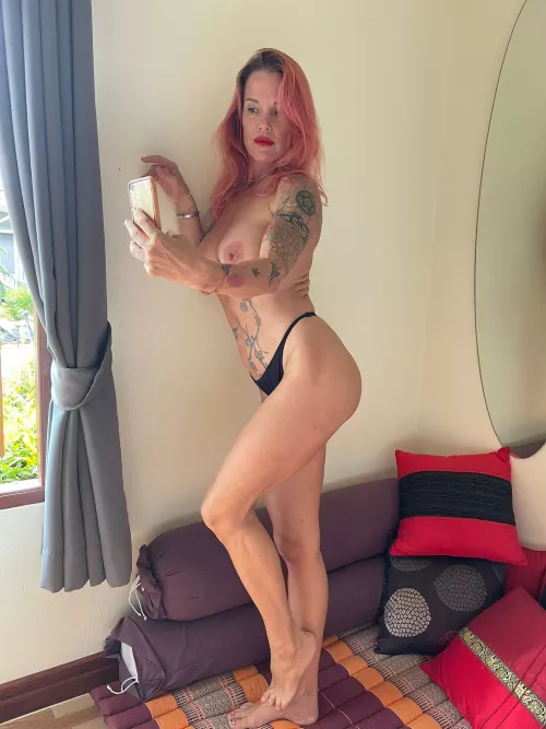 Milfie wants to get caught by the neighbor💋