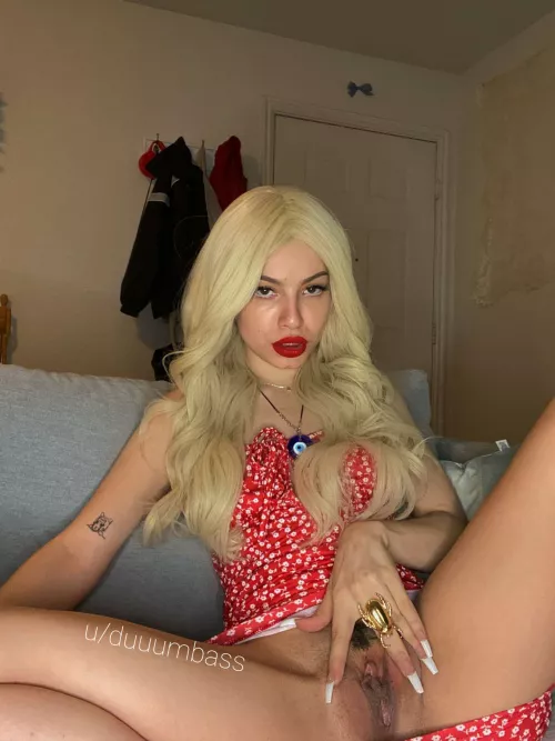 Mind if I borrow your tongue? 😋