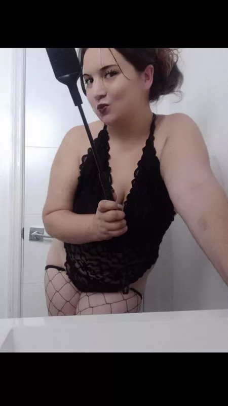 Mistress says it’s play time💋open your wallet wide or you will get spanked till your black and blue loser 😉