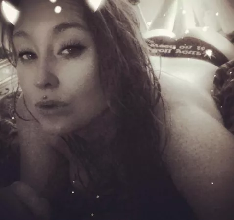 Mistress Shey is looking for a true sissy who will do anything she says. Loves humiliating, silly sissy’s cocks for real men, now go put on some lipstick. 💋