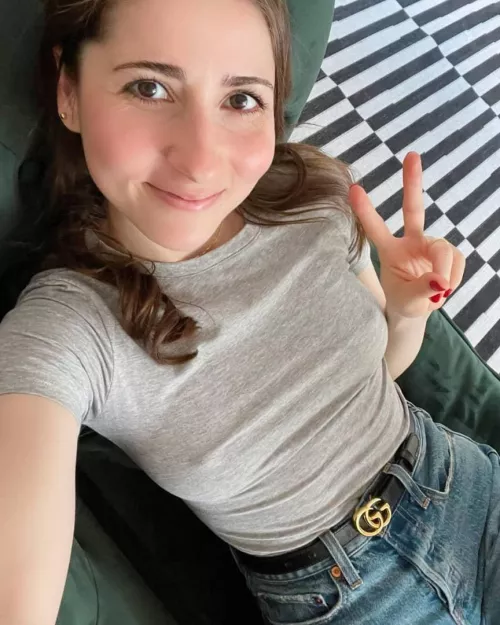 Mommy looking for a submissive sissy slut who is willing to be owned and explore Snapchat:mistressirena