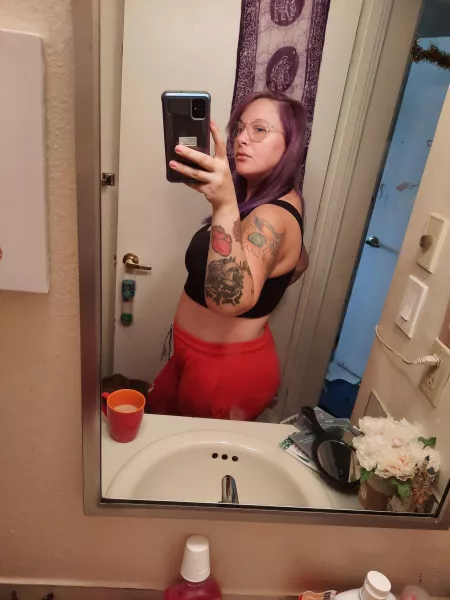 Mommy of 2. I just had a baby a month ago. Loving my body 😍