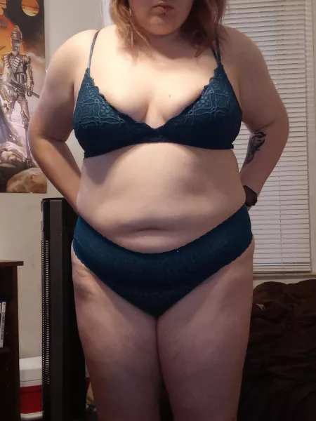 Msg me on k.i.k for wife or gf pic swap for my chubby 19 year old gf below ,k.i.k user is dakotafual5000