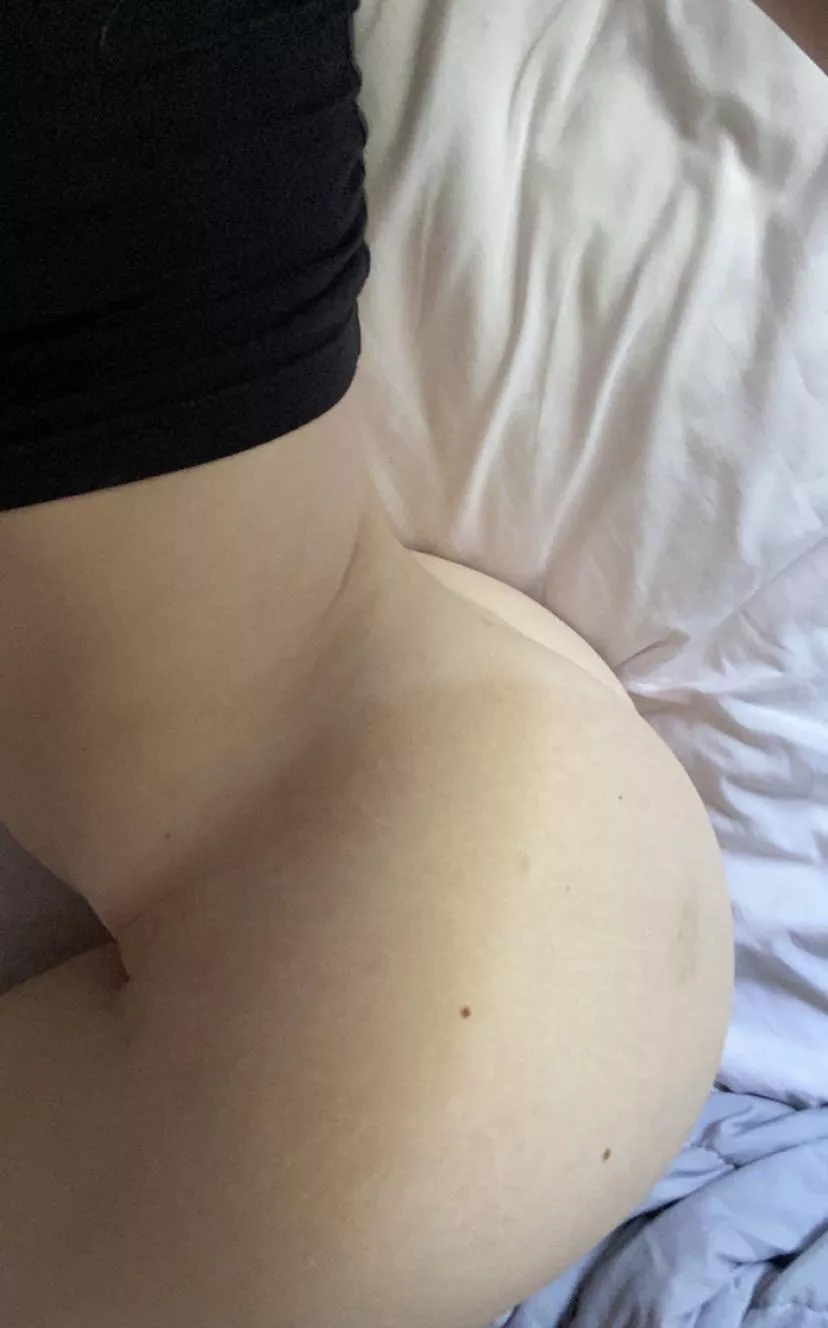 my 18 y/o ass😇