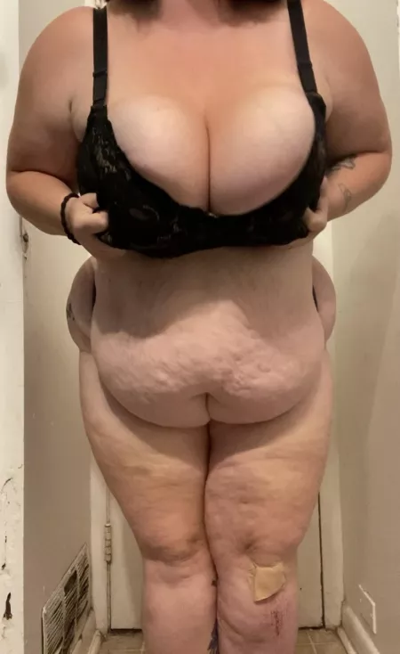 My belly is stuffed with garlic bread sticks and lasagna…. Gotta love an Italian belly