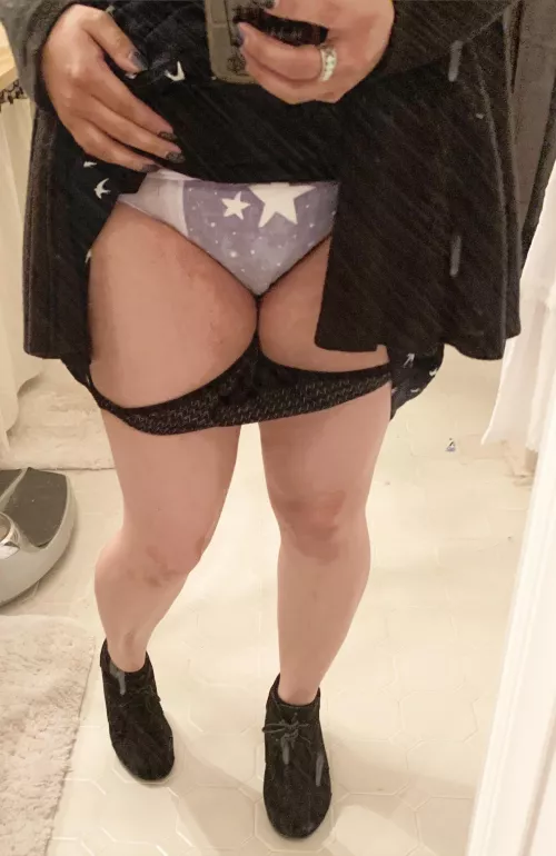 My boyfriend makes me go to work like this and take pictures as proof 🙈