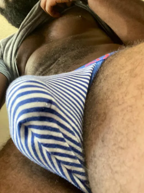 My bulge leaking precum 💦