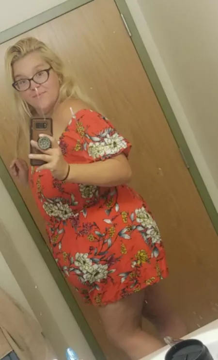 My FAVORITE outfit! Makes me feel so pretty and smol🥰