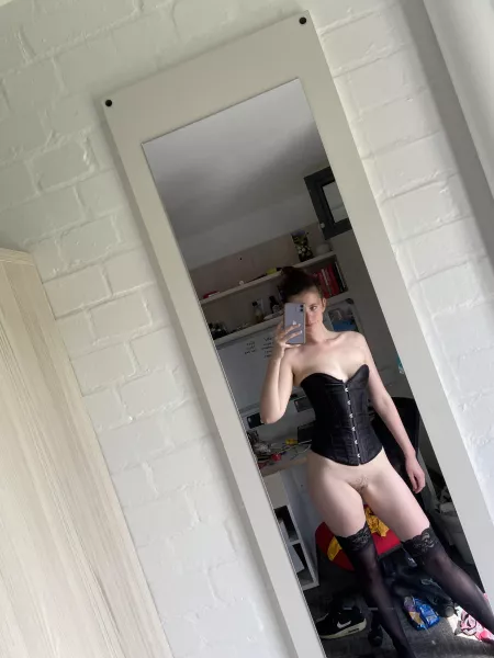 My first time in a corset! What do you think? 👀