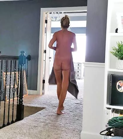 My husband dared me to answer the door and accidentally drop my towel for the pizza delivery driver because he thought it was a bet he was going to win. Just so everyone knows I always win🤣 My husband dared me to answer the door and accidentally drop my towel for the pizza delivery driver because he thought it was a bet he was going to win. Just so everyone knows I always win🤣