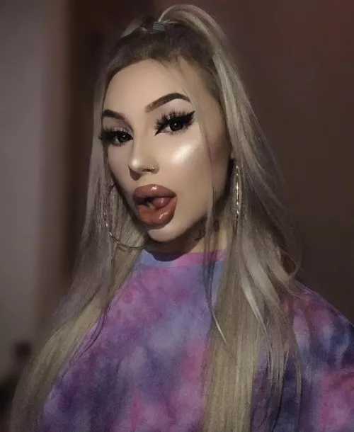 my lips shine brighter than the sun💋☀️