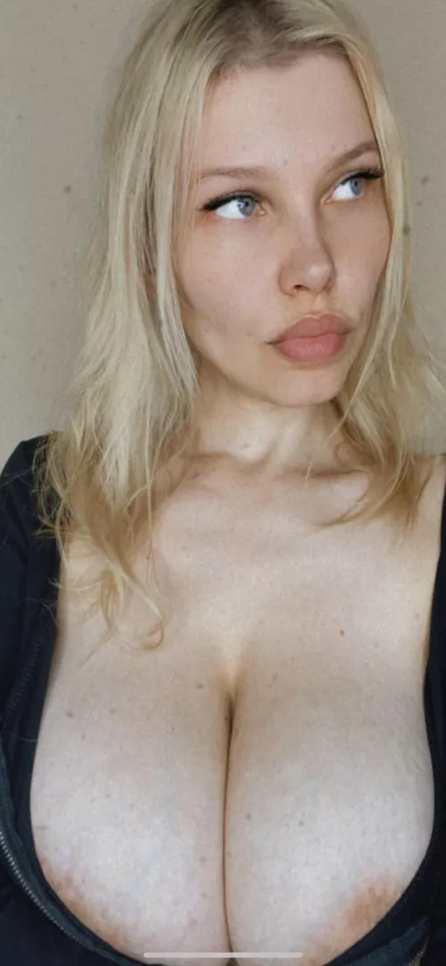 My natural boobs are bigger than my head too😈😈😈