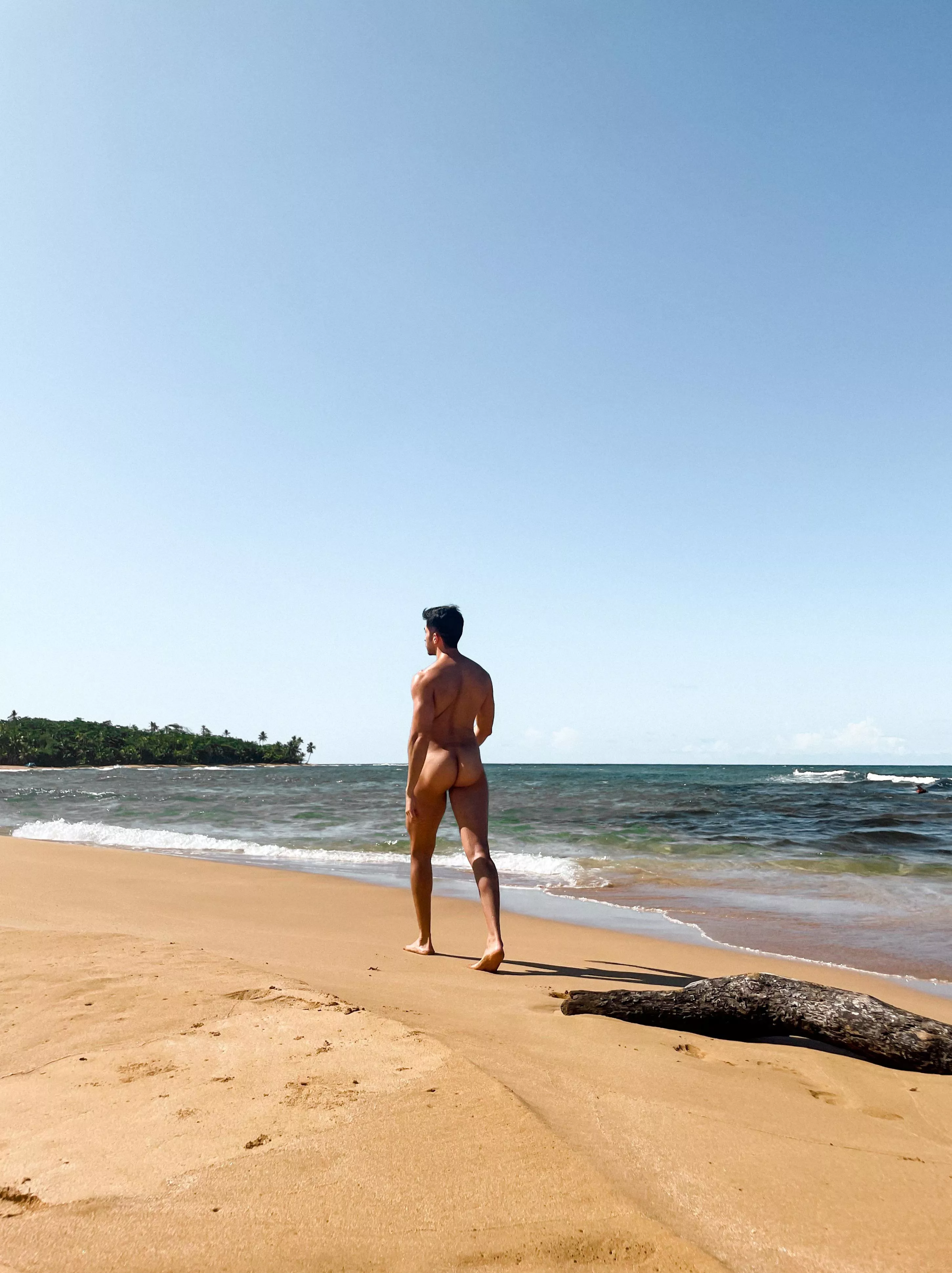 My new experience at a nude beach was awesome 🥵