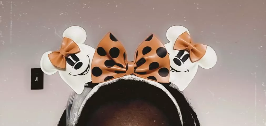 my new minnie ears!!! they glow in the dark 🎃