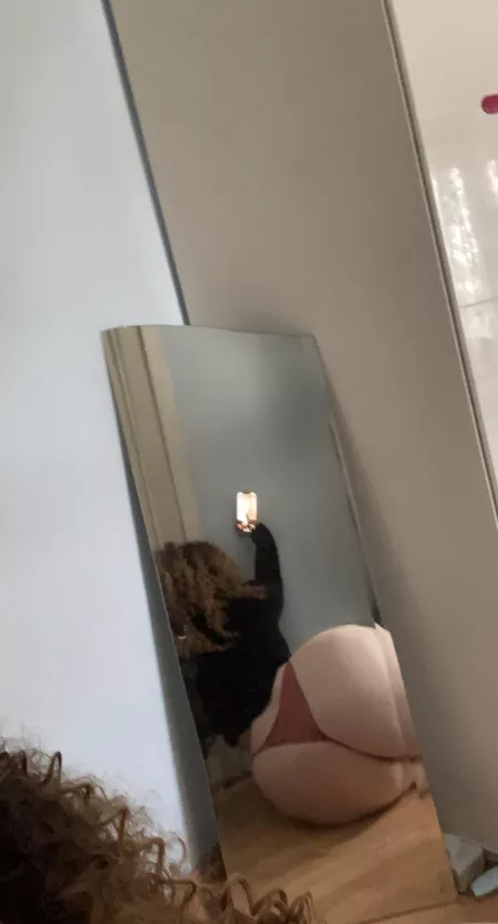 My phat ass and broken mirror 😘
