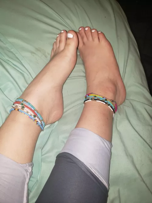 My pretty white toes want more white on them ;)
