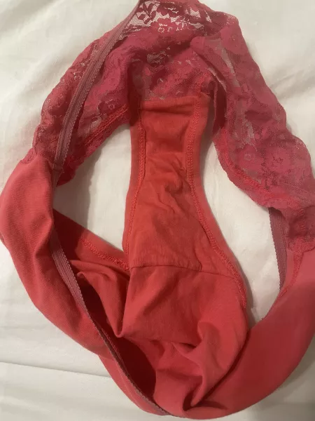 My sisters panties are starting to get wet 😈