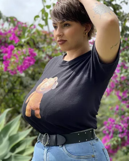 myamaretto’s massive hangers cannot be hidden