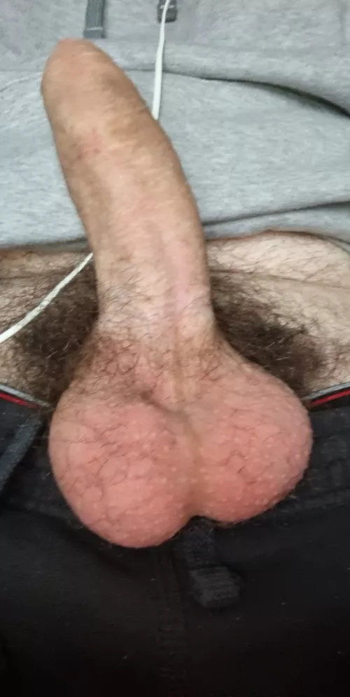 Need someone sucking on my balls while playing with my cock
