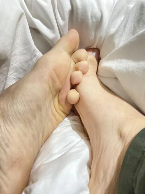 need to get my nails done, but u still like them? 🥺 would u suck it? 🙈 dms/pms r welcome