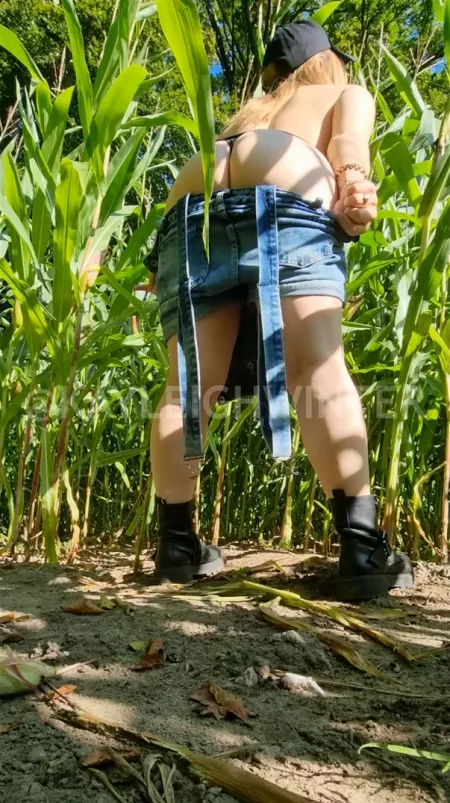 No I didn't stick a 🌽 up my 🐱. Oh wait, yes I did 👀