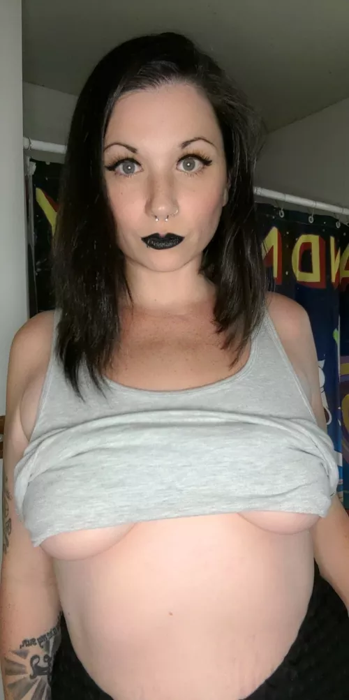 Nobody likes Monday's, but everyone loves titties, right?