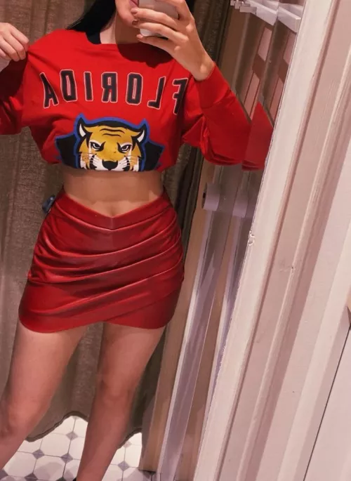 Not a dress but this skirt is sooo fine, don’t you think?