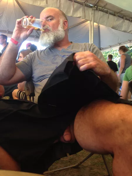 [NSFW: NUDITY] Sitting next to the Jarl; he signals to you that he wants to talk after feast.