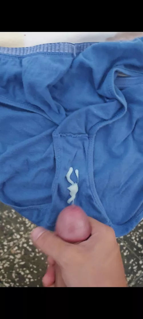 Nutted on my sisters panties. Dm to see the vid and talk about her